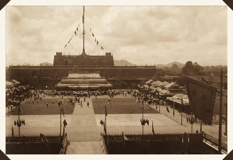 Kỳ Đài · Huế · tháng 9/1924 — mừng lễ Tứ tuần vua Khải Định